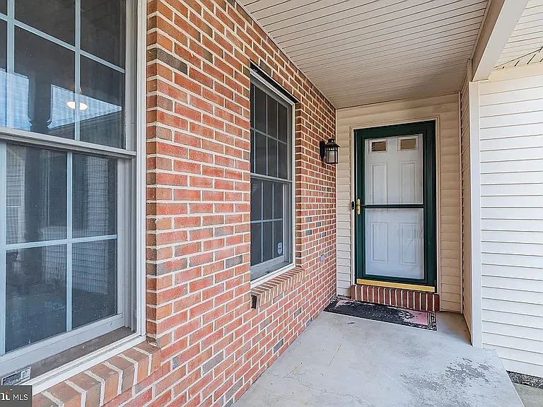 27 Lenox Ct — Photo 4