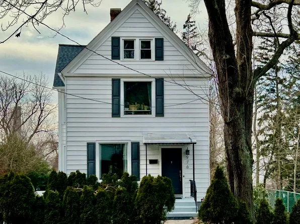 976 Townsend Avenue, New Haven, CT 06512