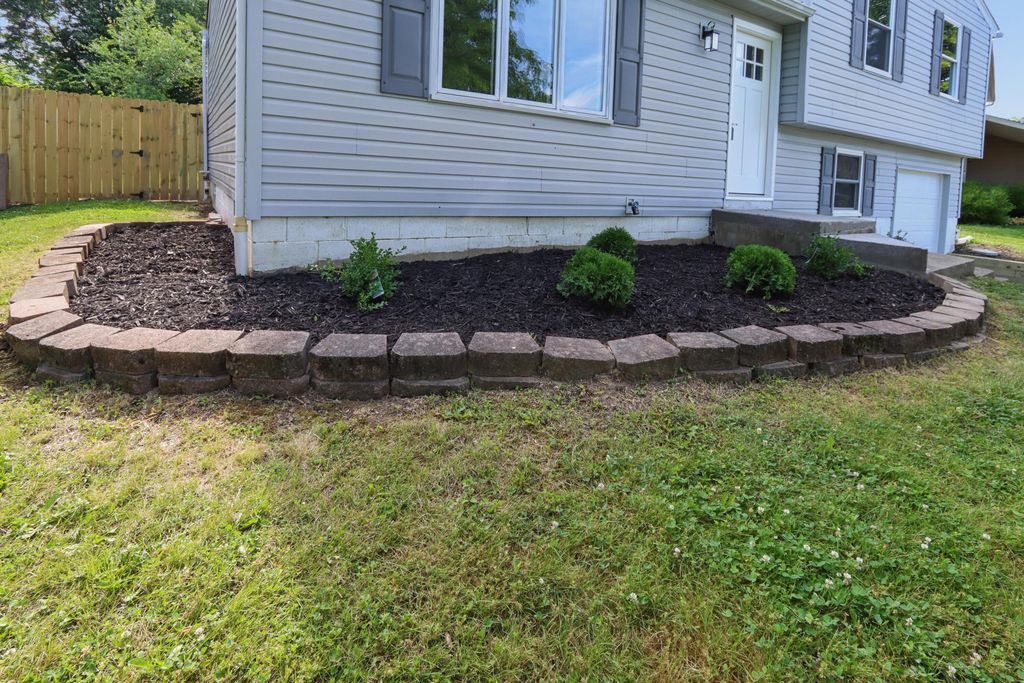 1300 Laurel Green Pl, Galloway, OH - View 3