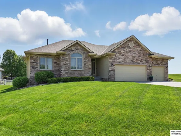 6205 N 163rd St, Omaha, NE 68116