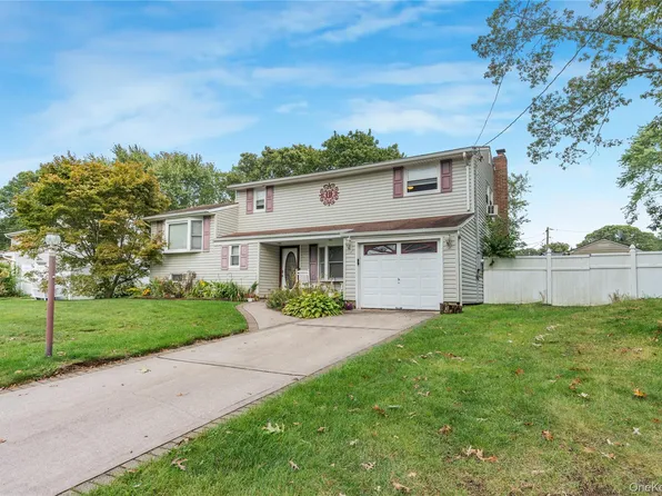59 Riviera Drive, Selden, NY 11784