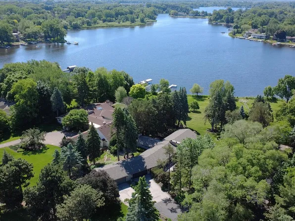 2205 Long Lake Rd, New Brighton, MN 55112