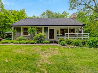 2886 Lorien Dr, Milford, MI 48381