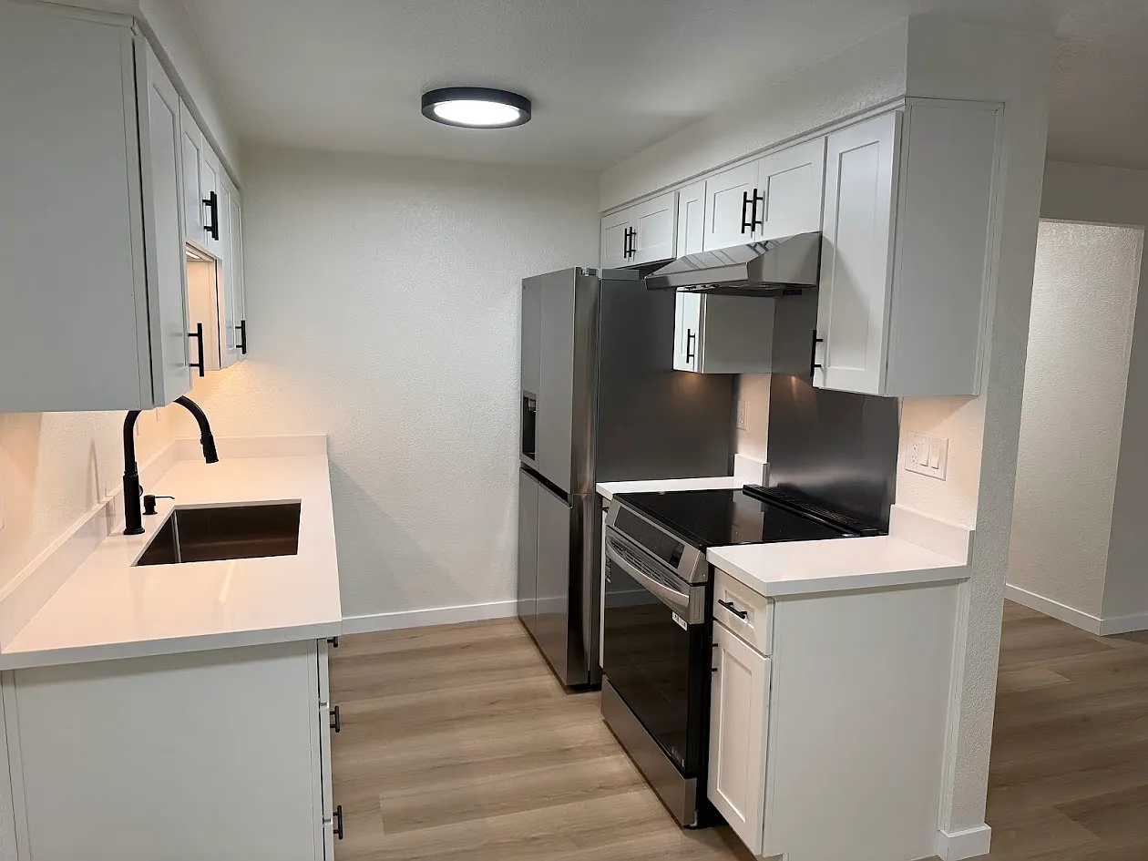2 bed, 950 sqft, $3,195 — Photo 2