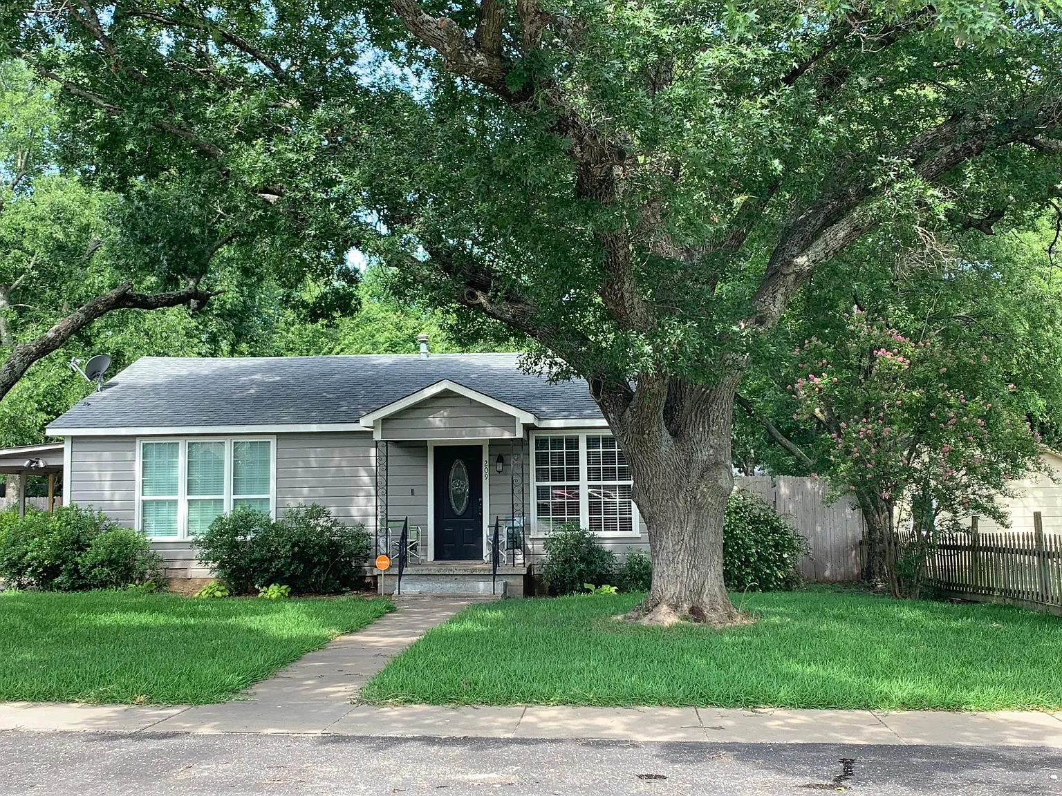 2 bed, 1128 sqft, $1,850 — Photo 2