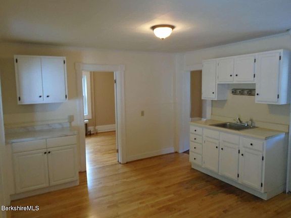 5th image of 27 Temple St #29