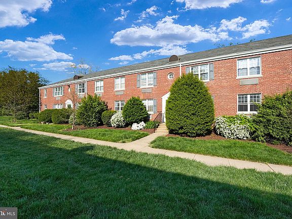 2nd image of 24 Auburn Ct APT D