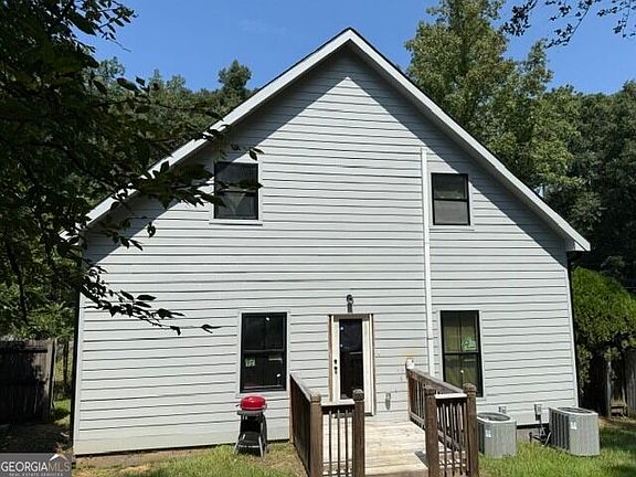 3rd image of 320 Brook St