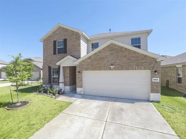 19619 Blue Pine Cir, Cypress, TX 77429
