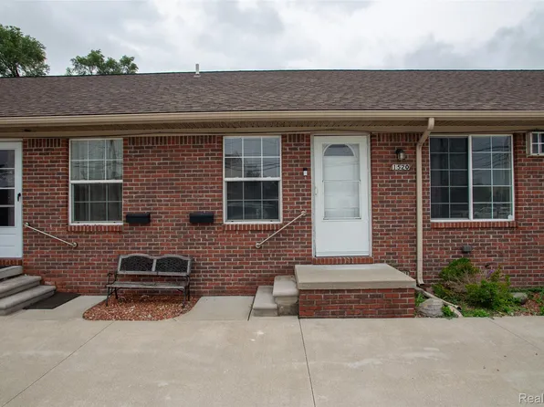 1518 Hanover St, Lincoln Park, MI 48146