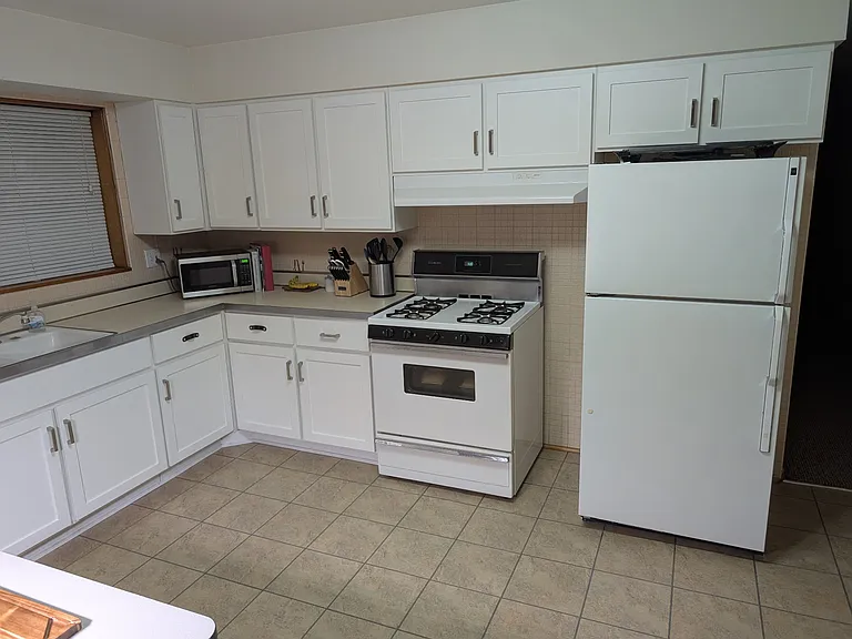 4323 Douglas Rd — Photo 4