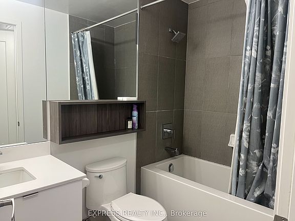 4th image of 70 Princess St #935