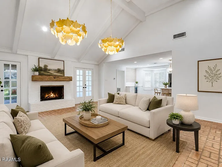 320 Lippi Blvd — Photo 5