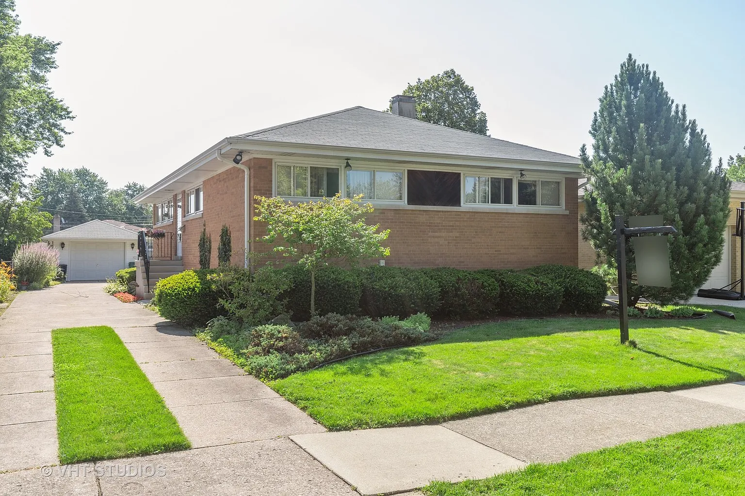 2635 Sunnyside Ave photo 1