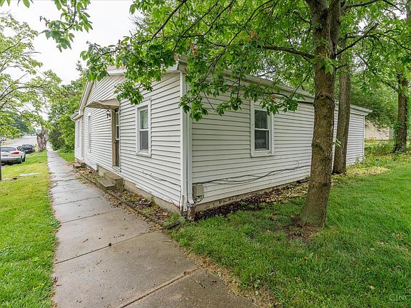 3rd image of 161 Bernard Rd