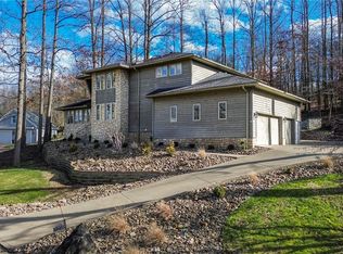 5213 Glenbrook Dr, Vienna, WV 26105