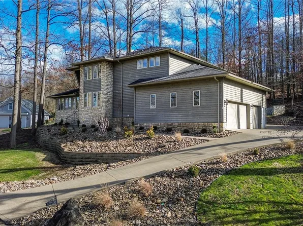 5213 Glenbrook Dr, Vienna, WV 26105