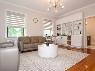 37 Brompton Rd #1E, Great Neck, NY 11021