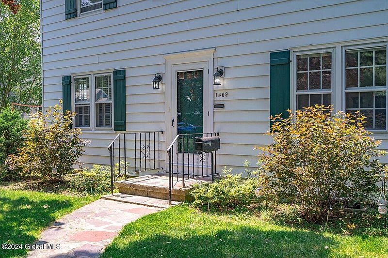 3rd image of 1569 Dean Street