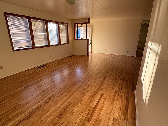 5th image of 1320 W Flamingo Ave