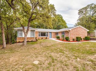 908 Red Bud Dr, Azle, TX 76020