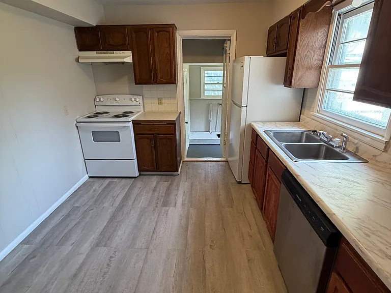 610 S Lightner St — Photo 4