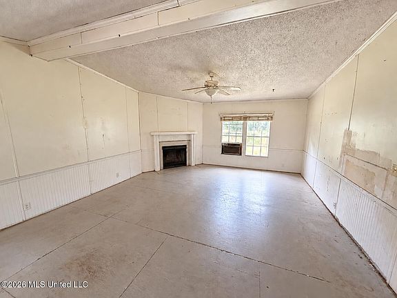 3rd image of 18206 Robinson Rd