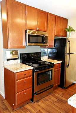 5th image of 1120 Town Centre Dr APT 06