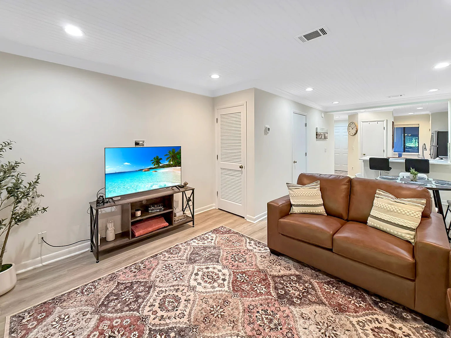 1530 Fort Johnson Rd — Photo 3