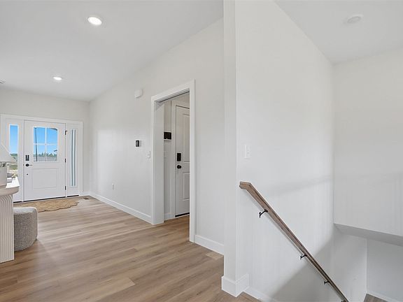 4th image of 230 Howard Ave NW