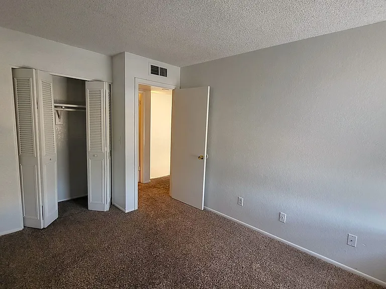 4023 S 44th St — Photo 9