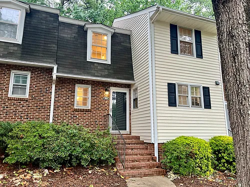 923 Hampshire Ct Photo 1