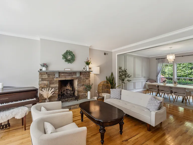 39 Hollow Ln — Photo 17