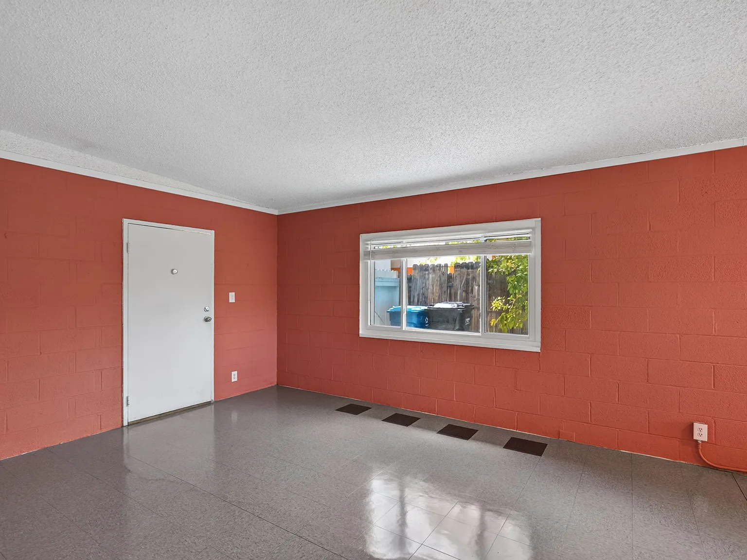 3 bed, 900 sqft, $1,750 — Photo 3
