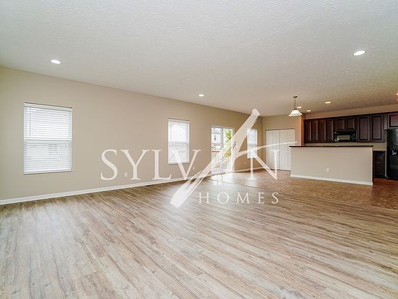 3rd image of 6383 Oak Trail Dr