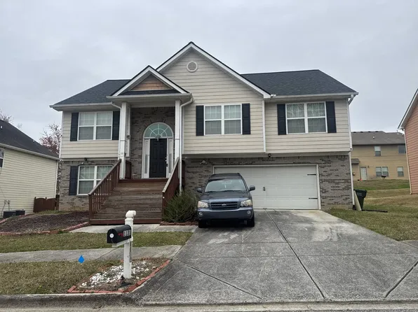 1131 Rose Terrace Cir, Loganville, GA 30052