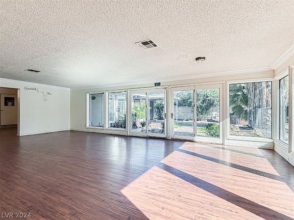 5th image of 501 Park Way W