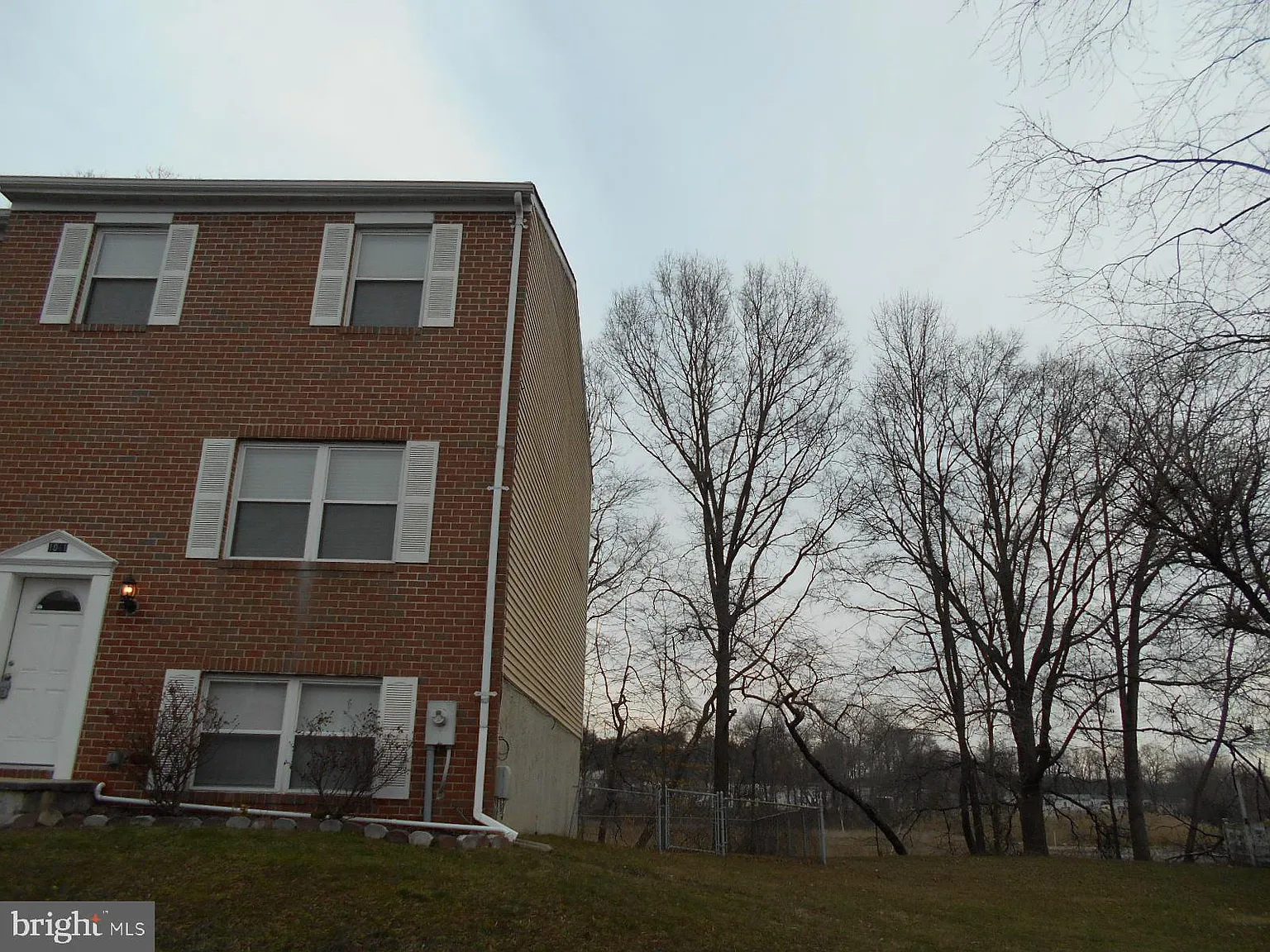 1041 Lakefront Dr photo 1