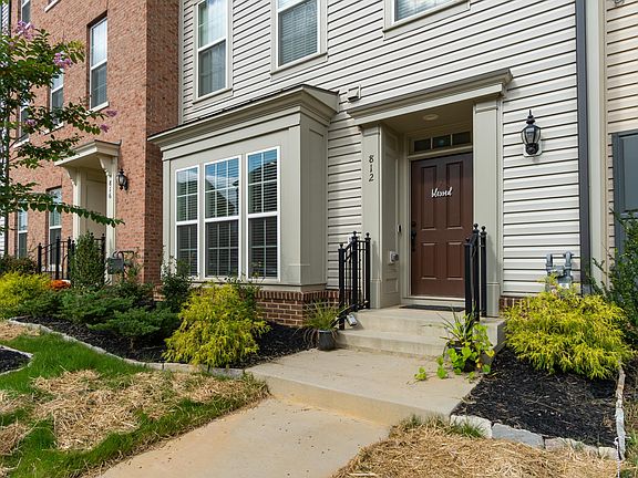 3rd image of 812 Basswood Dr