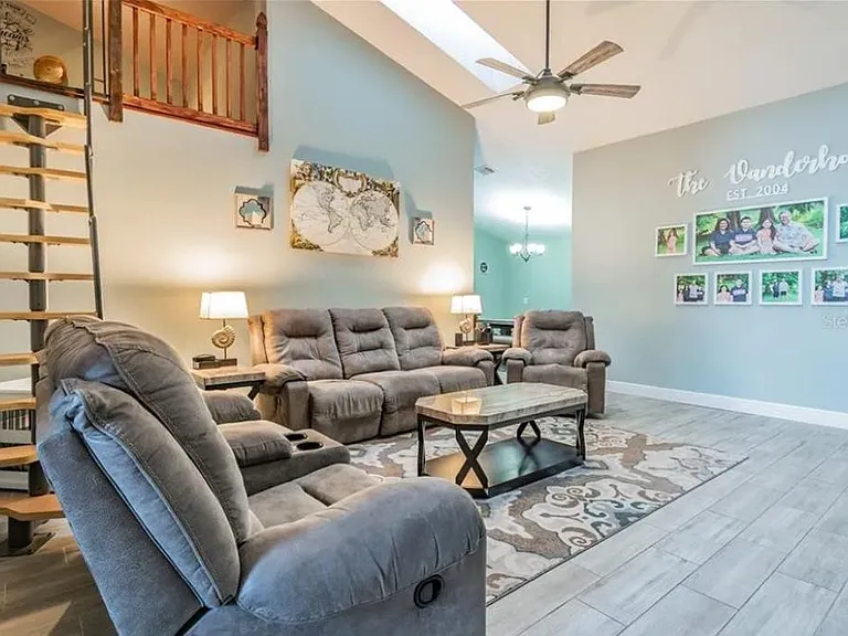 3409 Windy Wood Dr — Photo 2