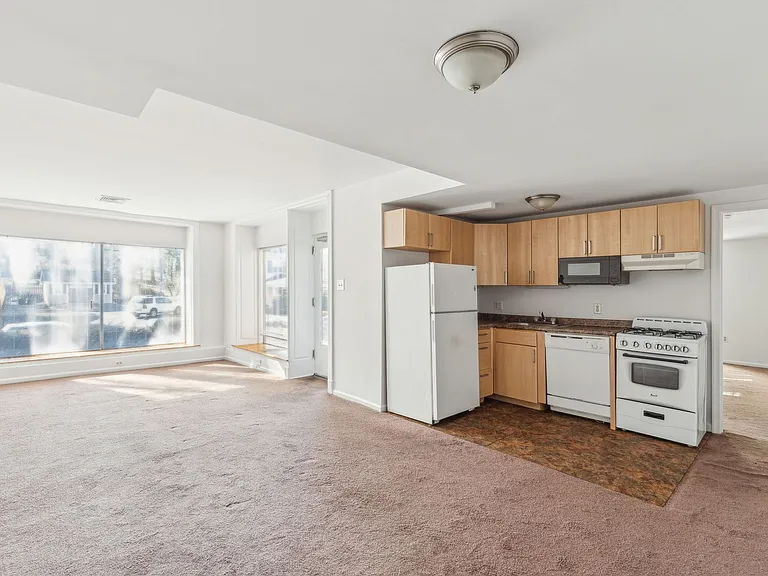 Greenwood Terrace — Photo 38