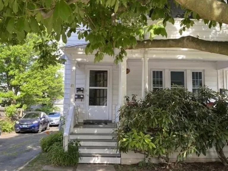 Quaker Ln S — Photo 1