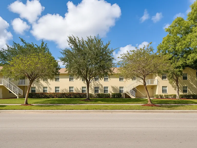 Lakeview Apartments - 5911 SW 41 St — Photo 2