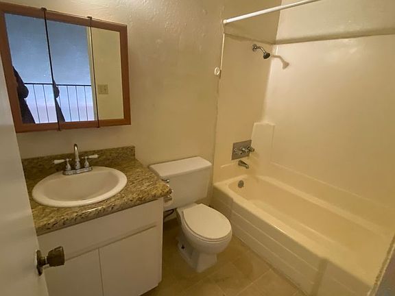 5th image of 946 W Greenfield Ave