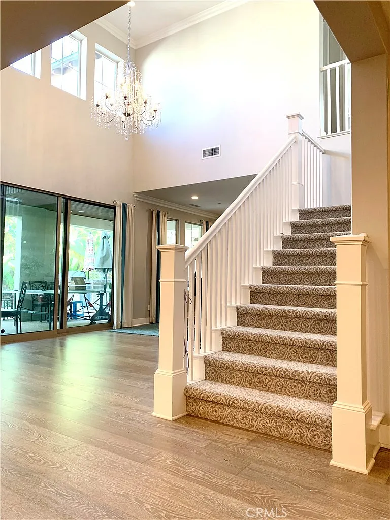 5 bed, 5.5 bath, 4000 sqft, $8,500 — Photo 2