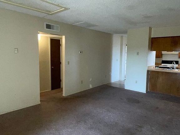 3rd image of 2115 Hohokam Dr APT C