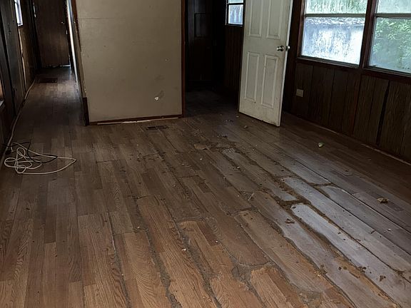 3rd image of 6072 SE 95th Trail