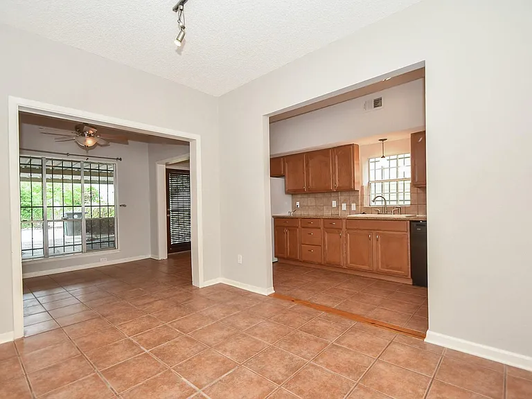 3010 Helena St — Photo 12