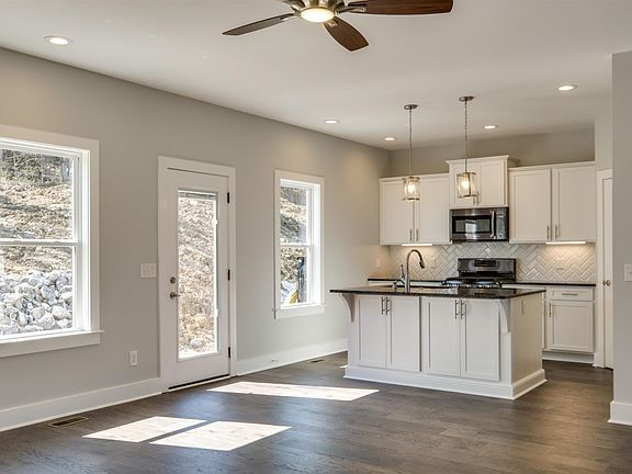 3rd image of 1724 Woodland Pointe Dr
