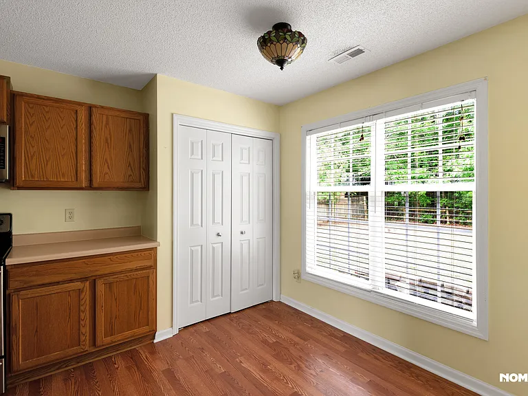 216 Stone Point Ln — Photo 18
